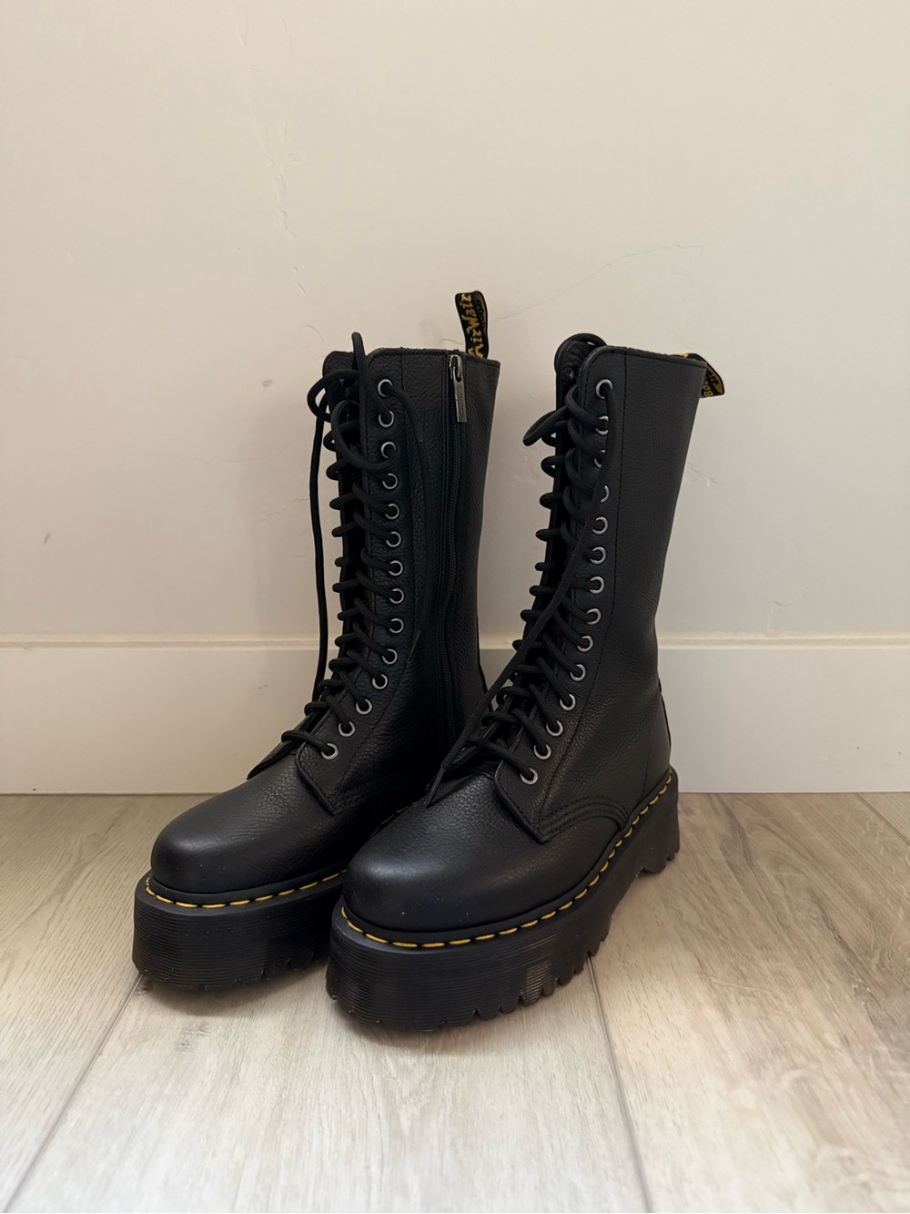 Dr Martens 1B99 Leather Mid calf Lace up boots sz 7